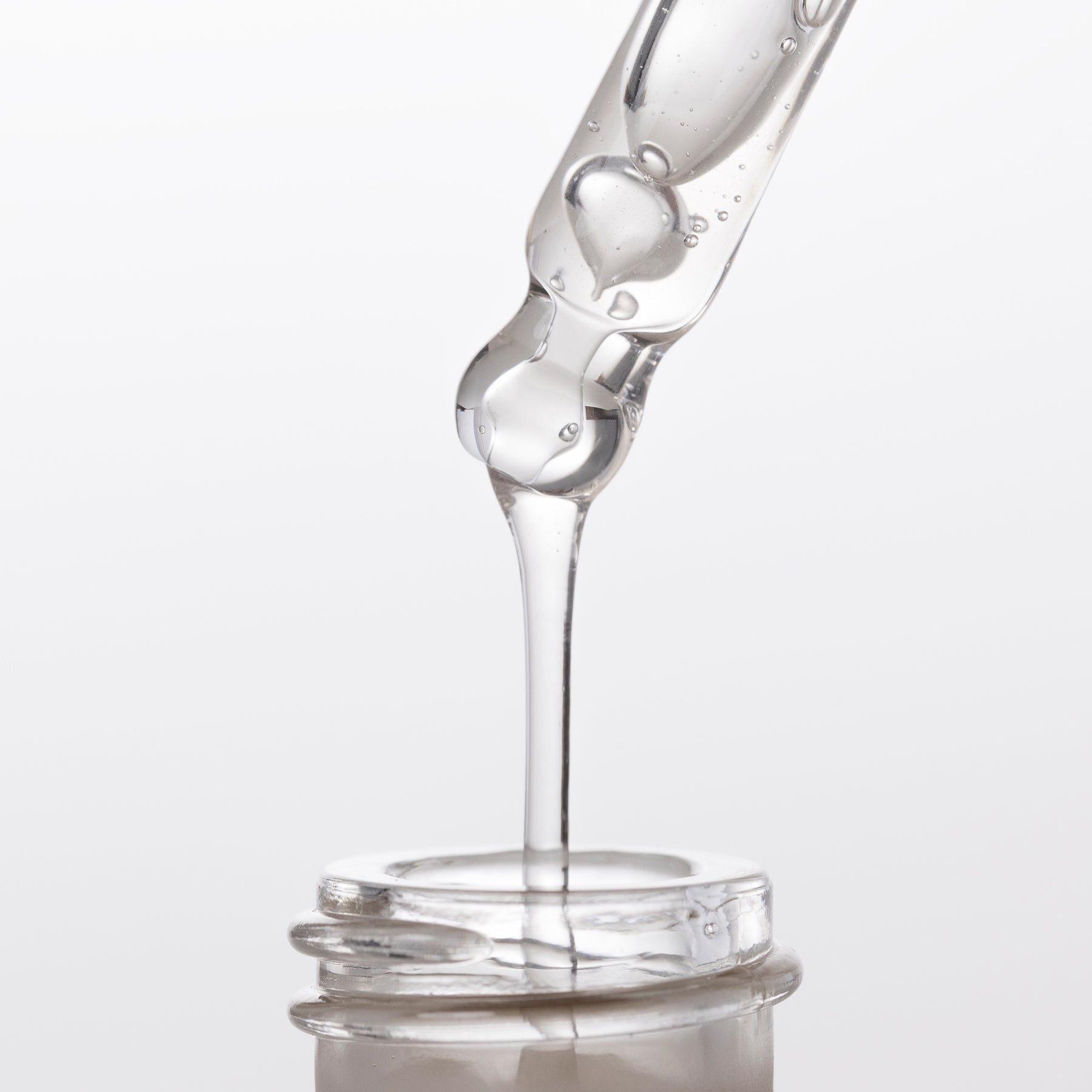 Vitamin-D-B5-Serum dropper bottle into a container on a white background